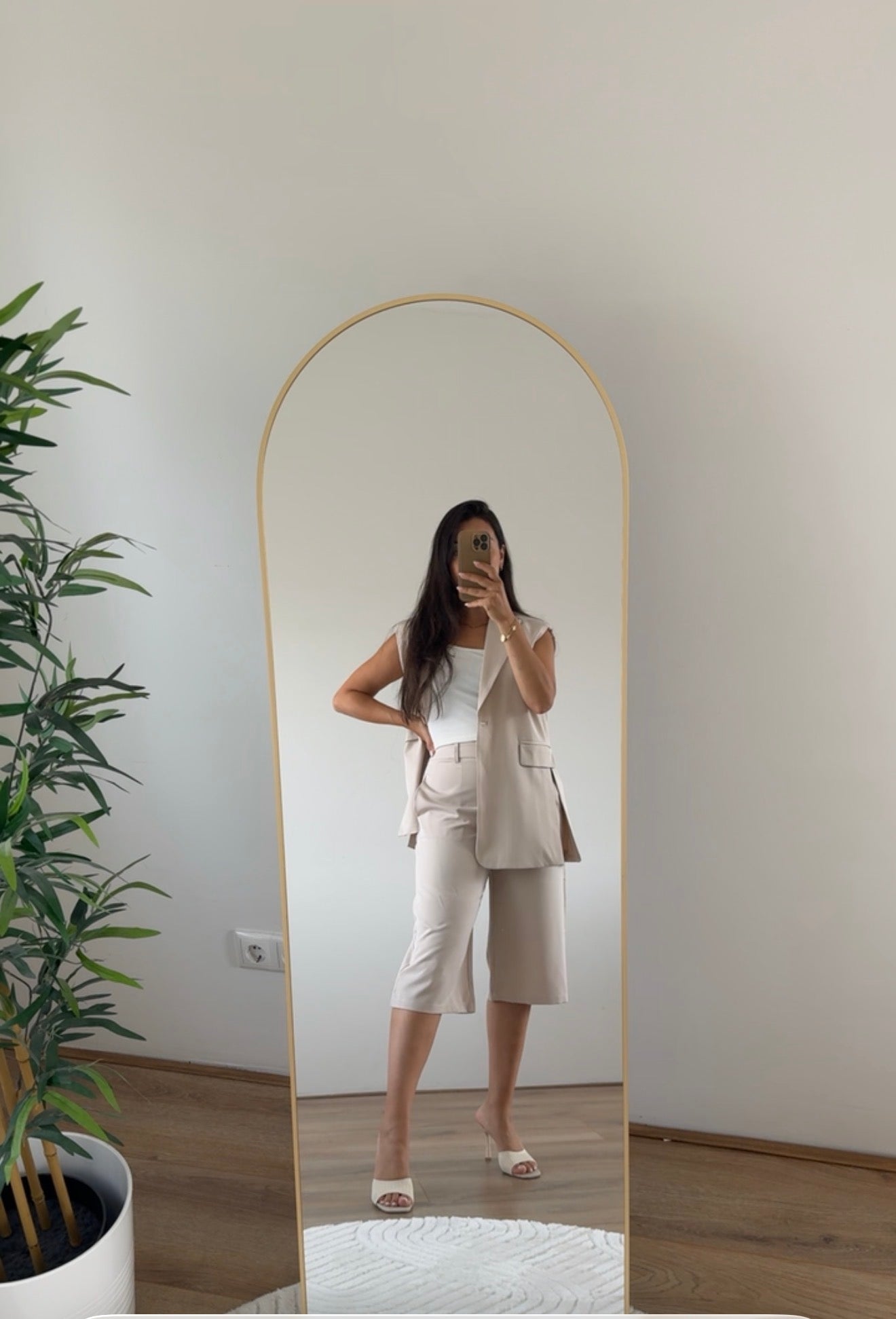 Nudy Sleeveless Blazer